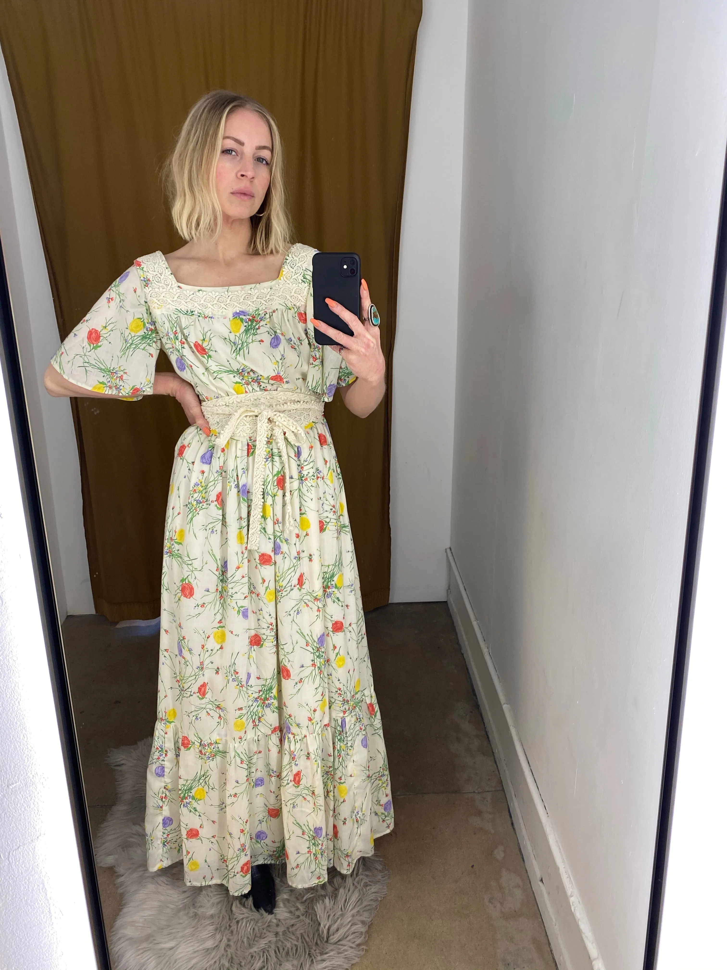 60’s FLORAL AND LACE PRAIRIE MAXI / LARGE