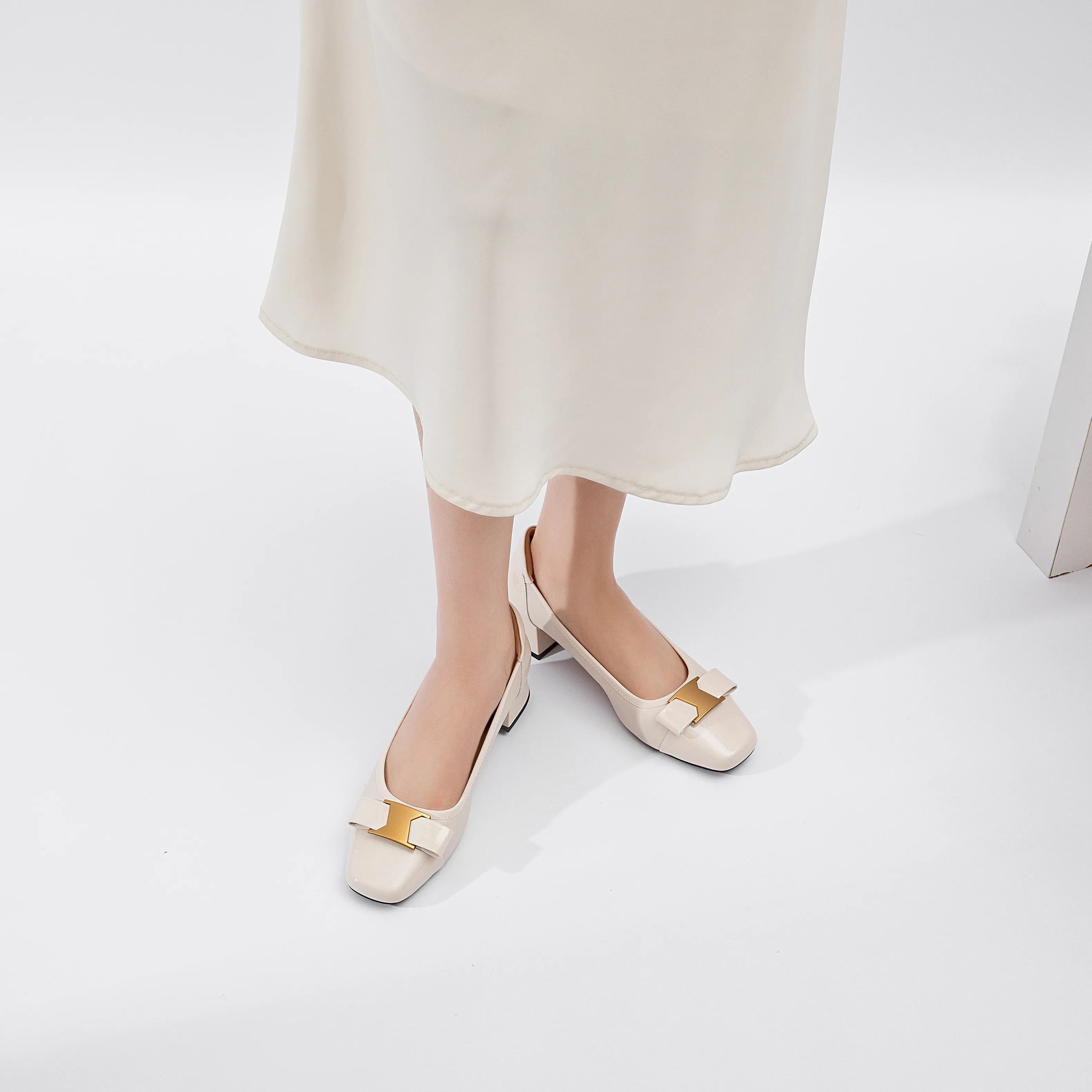 Audrey Mid-heeled Shoes, White