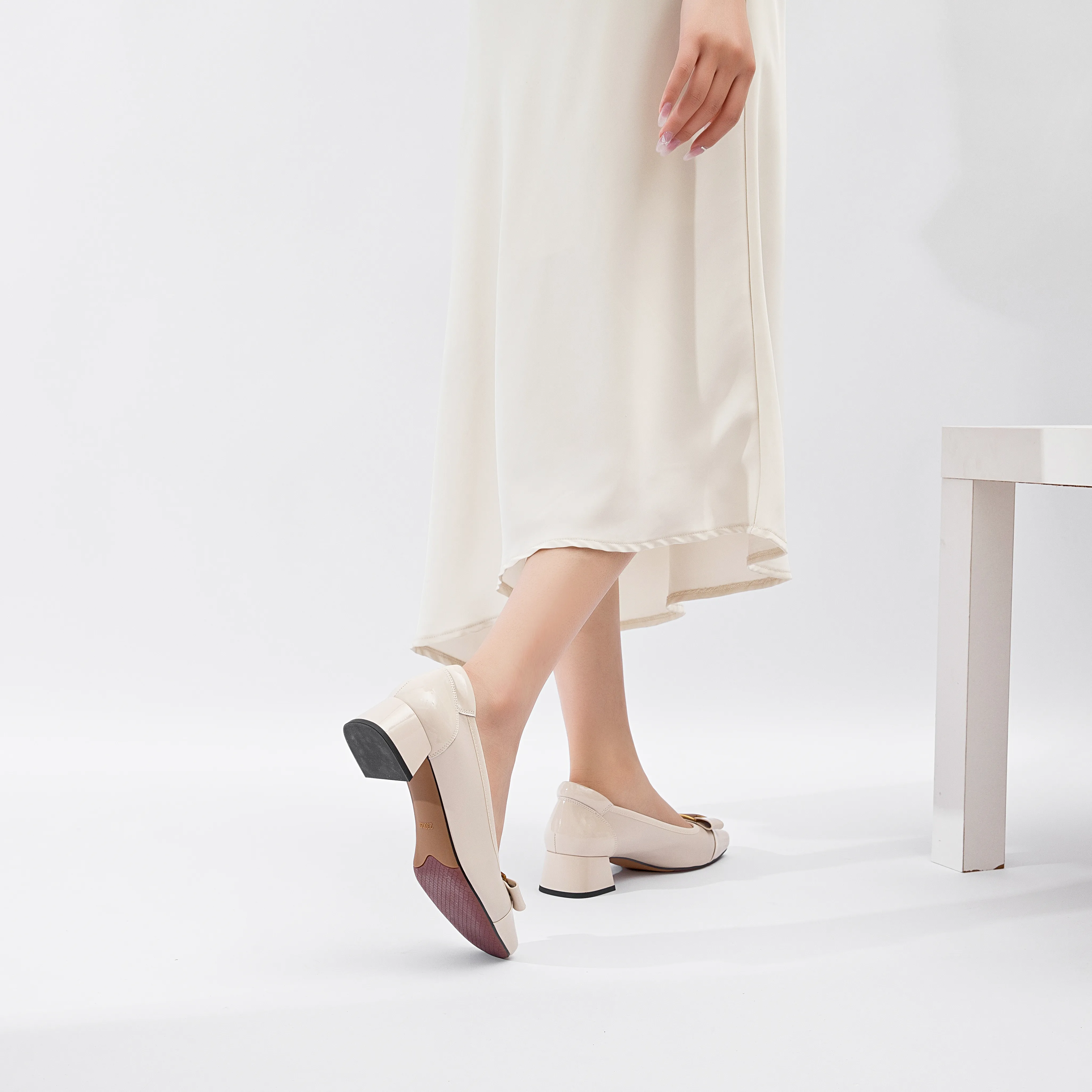 Audrey Mid-heeled Shoes, White