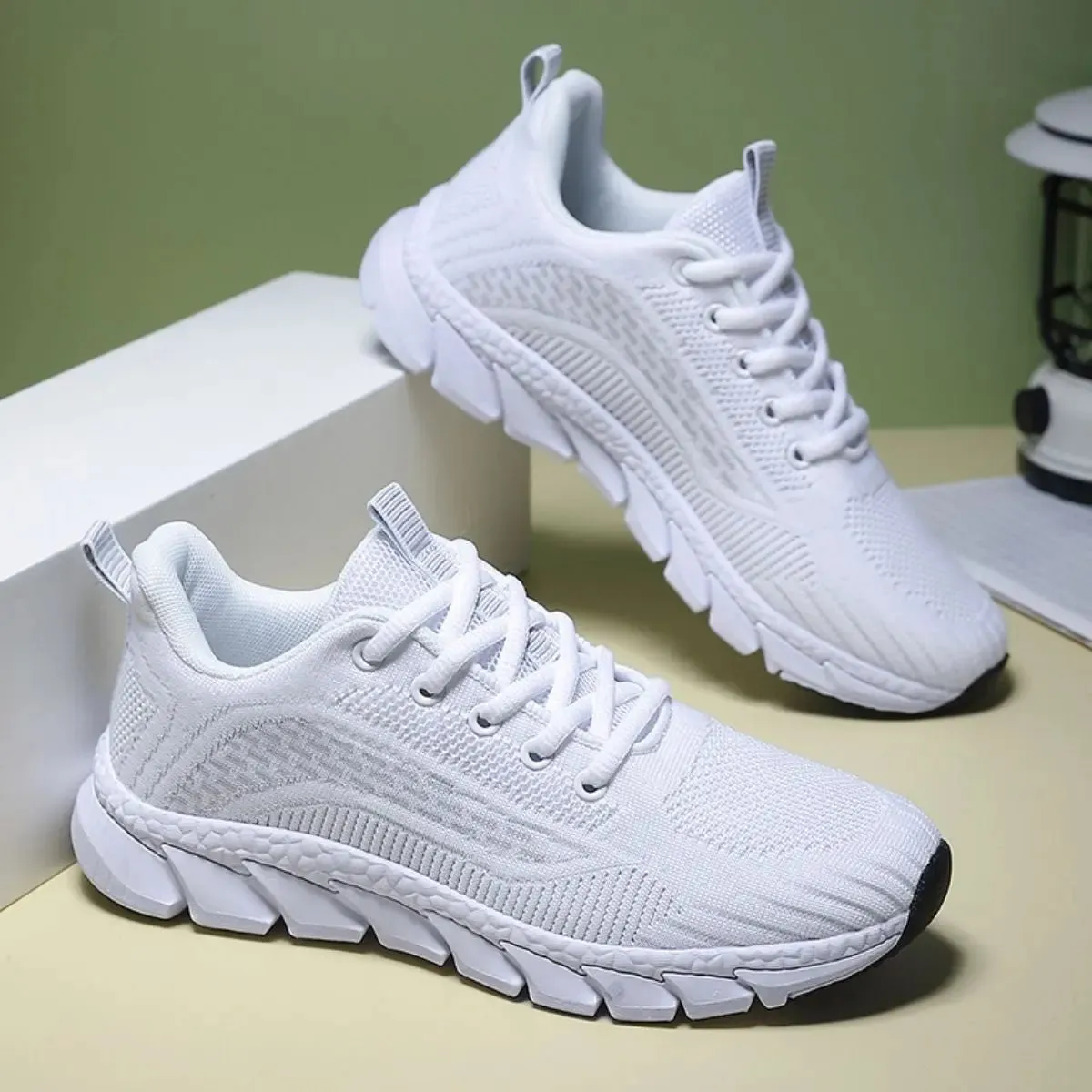 Breathable Mesh Round Toe Athletic