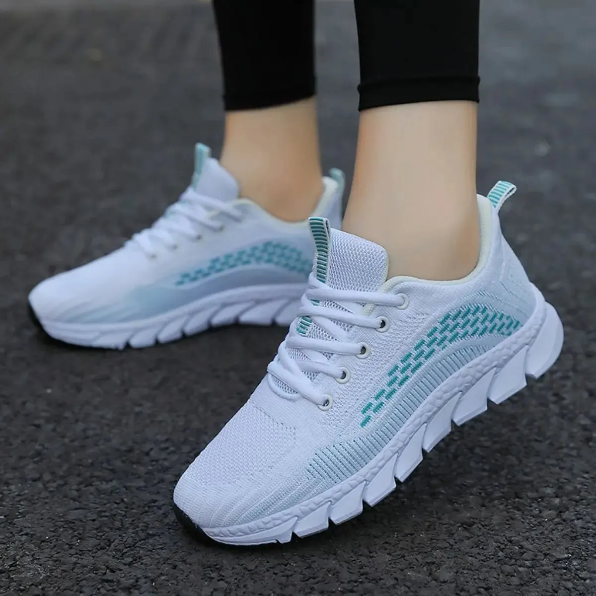 Breathable Mesh Round Toe Athletic
