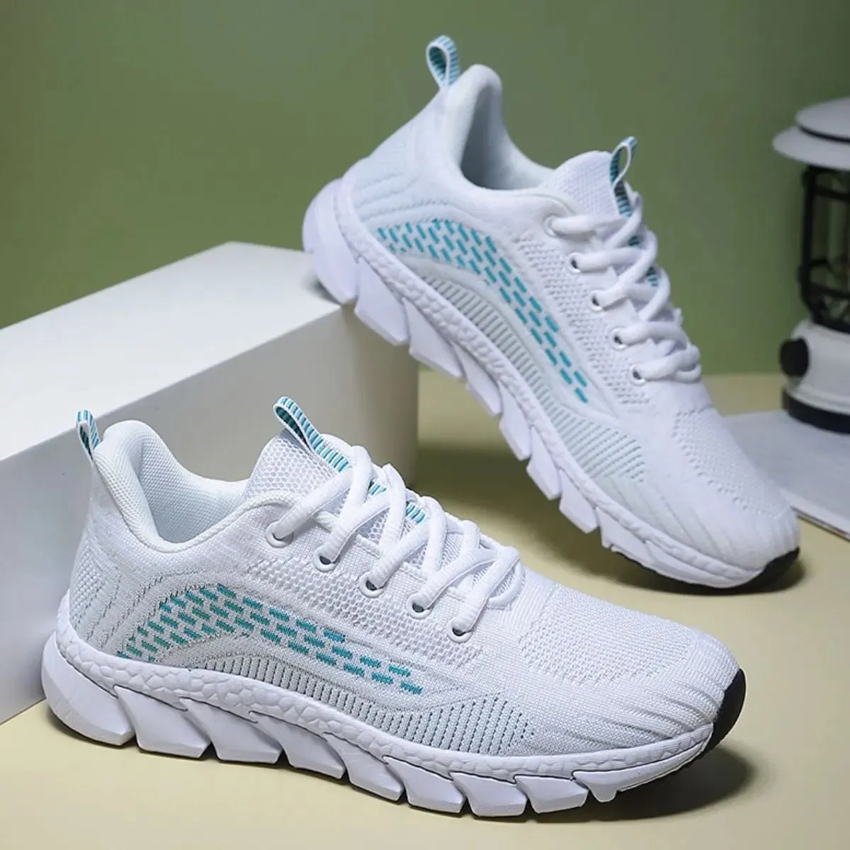 Breathable Mesh Round Toe Athletic