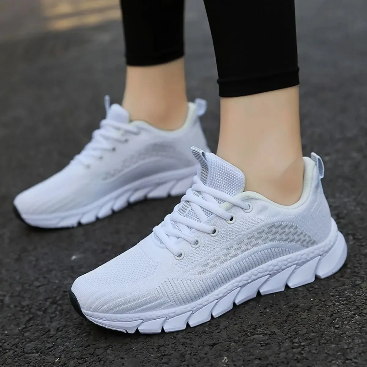Breathable Mesh Round Toe Athletic