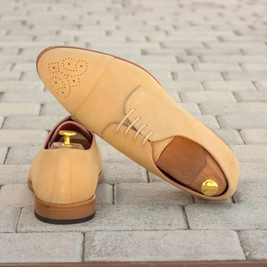 Derbie Bout Droit Fleuri en daim beige