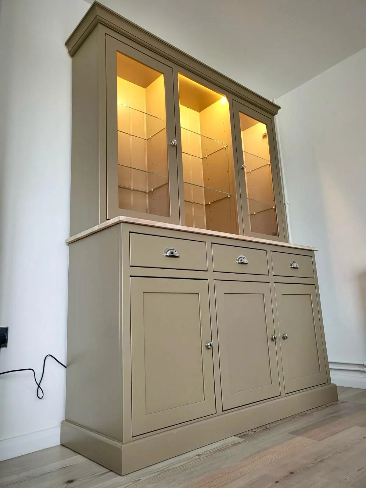 Grand Oxford Glazed Dresser