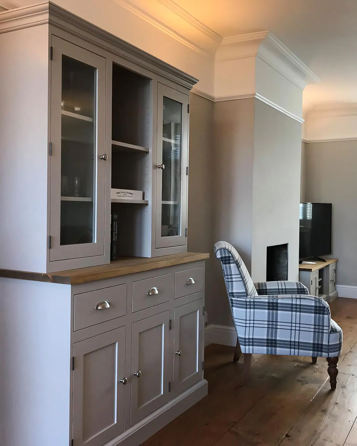 Grand Oxford Glazed Dresser
