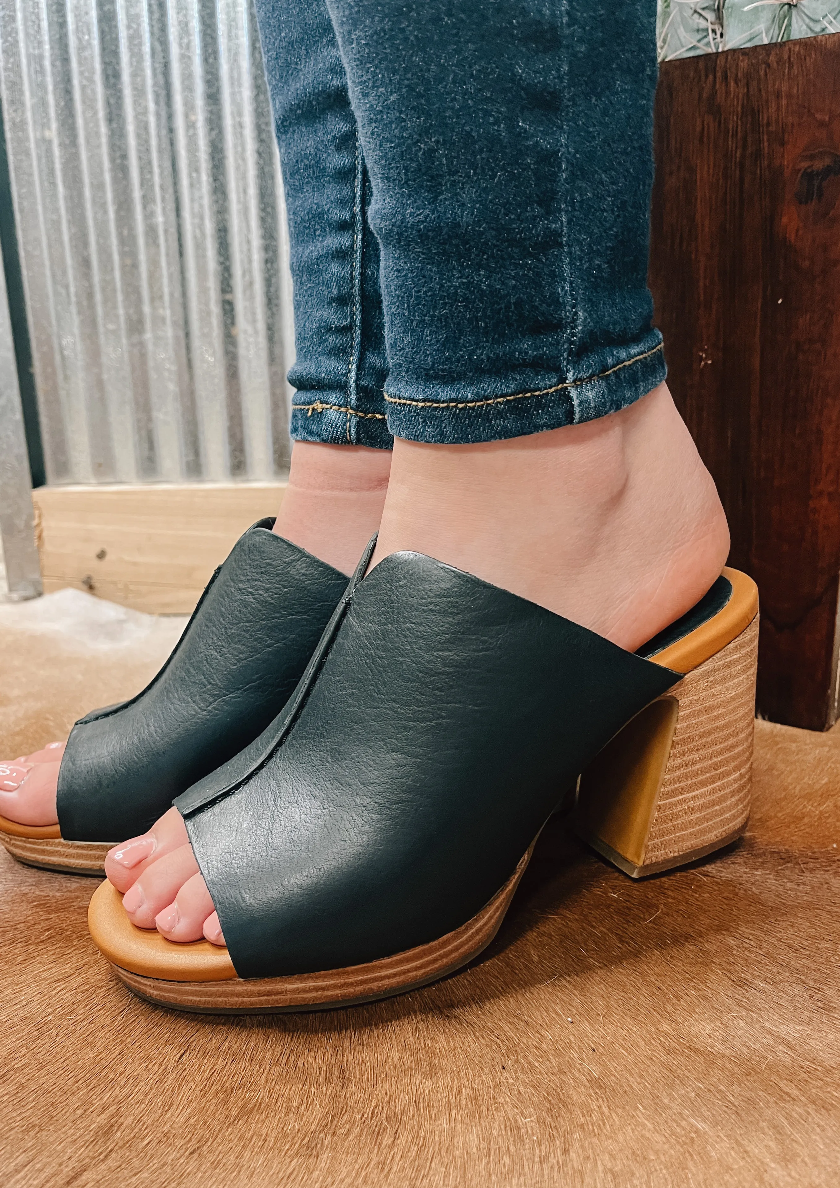 Harlin Black Heel