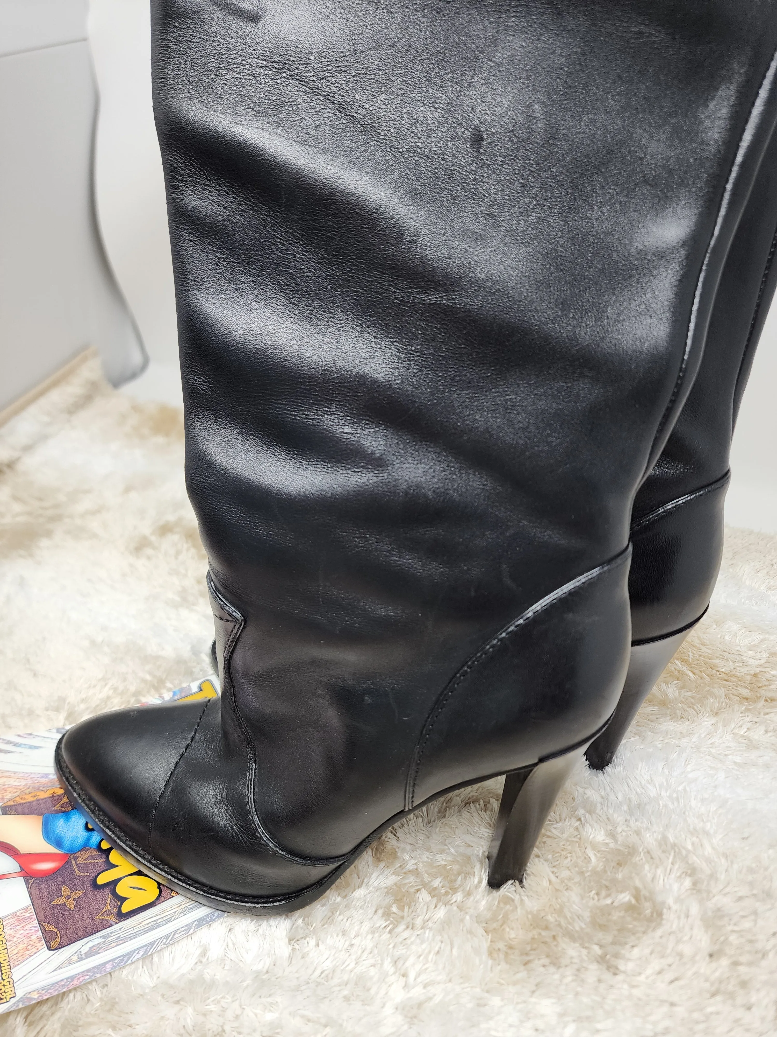 LOUIS VUITTON BLACK KNEE HIGH TALL LOGO LEATHER BOOTS - SIZE 41