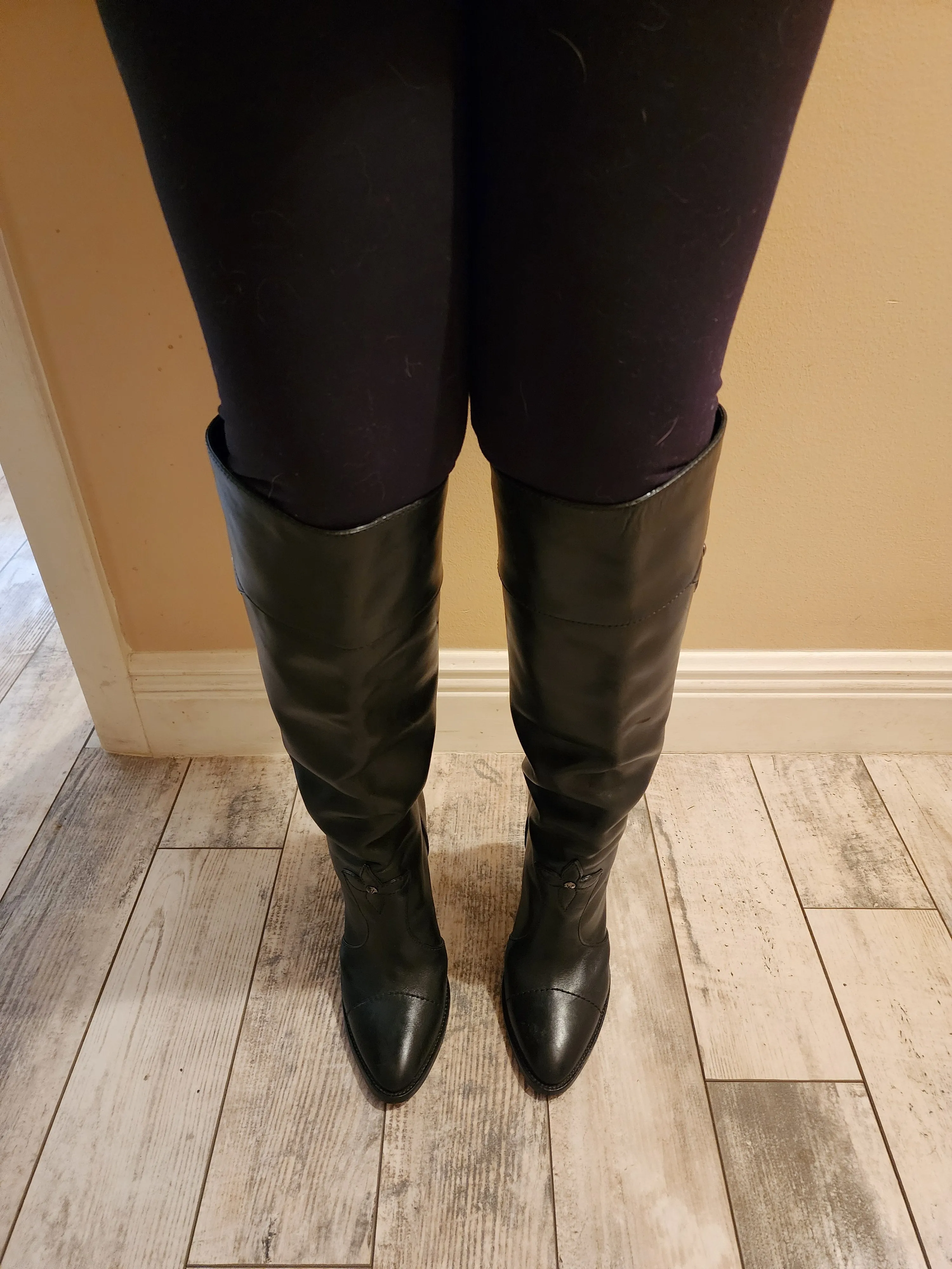 LOUIS VUITTON BLACK KNEE HIGH TALL LOGO LEATHER BOOTS - SIZE 41