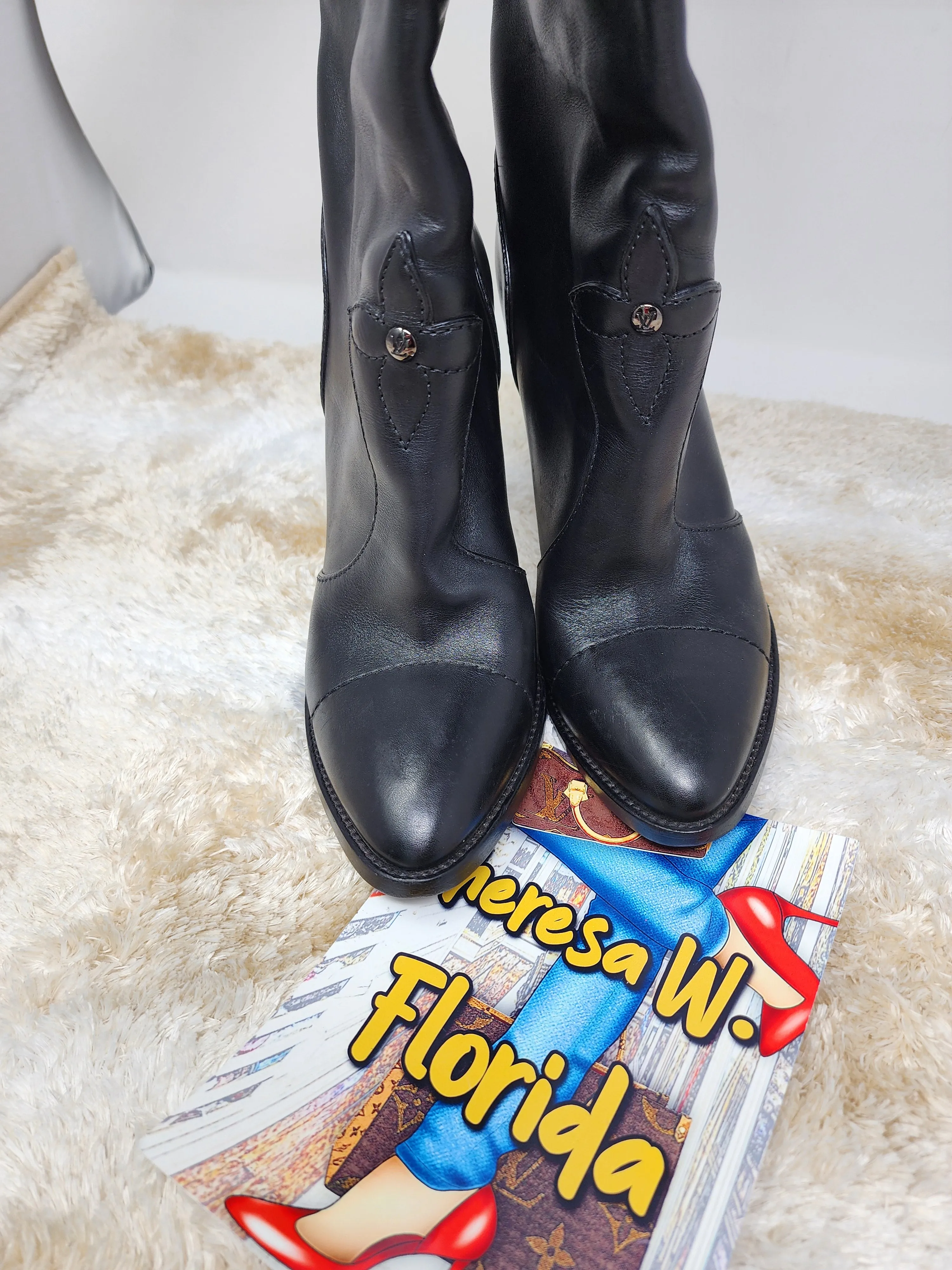 LOUIS VUITTON BLACK KNEE HIGH TALL LOGO LEATHER BOOTS - SIZE 41