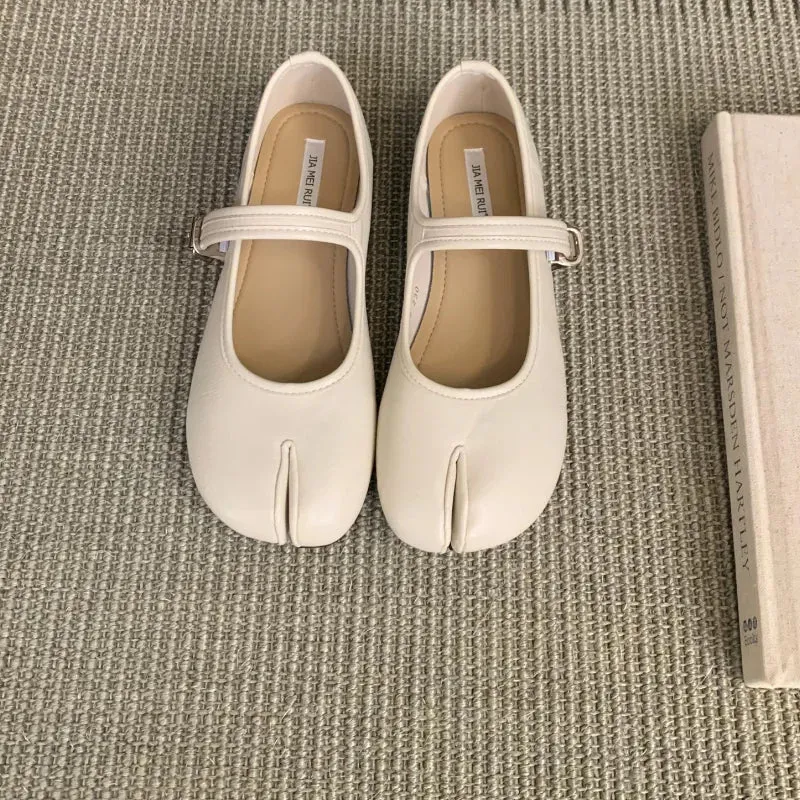 MQTIME  -  2025 Fashion Tabi Ninja Shoes Woman Low Heel Ballet Trotters Split Toe Pumps Ladies Round Heele Mary Janes Shoes Moccasins