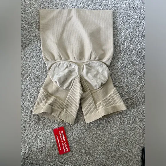 NWT! Women’s Sankom Beige Compression Shorts