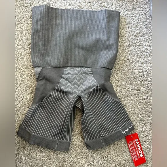 NWT! Women’s Sankom Gray Compression Shaping Shorts