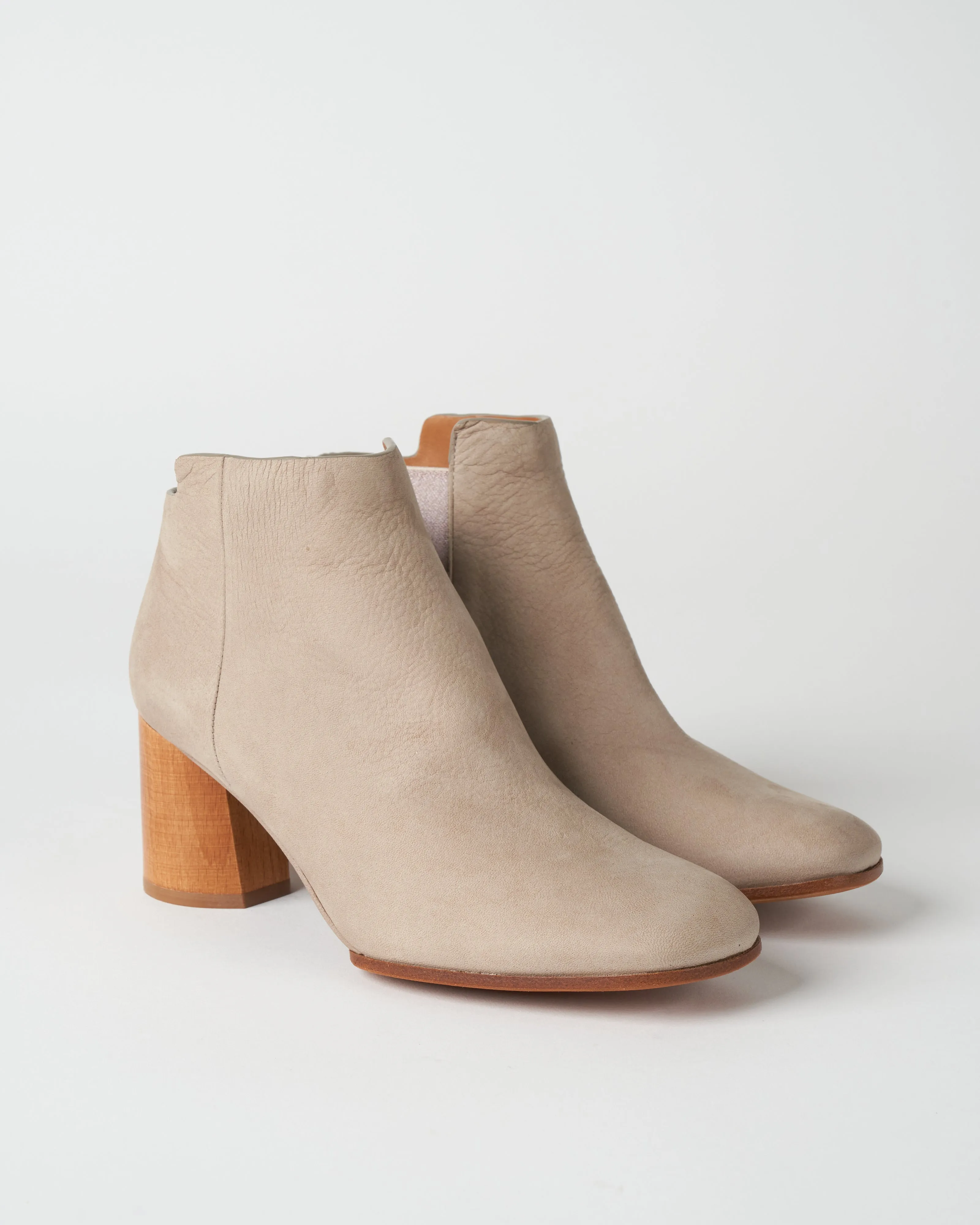 pavlova boot - long beach malto