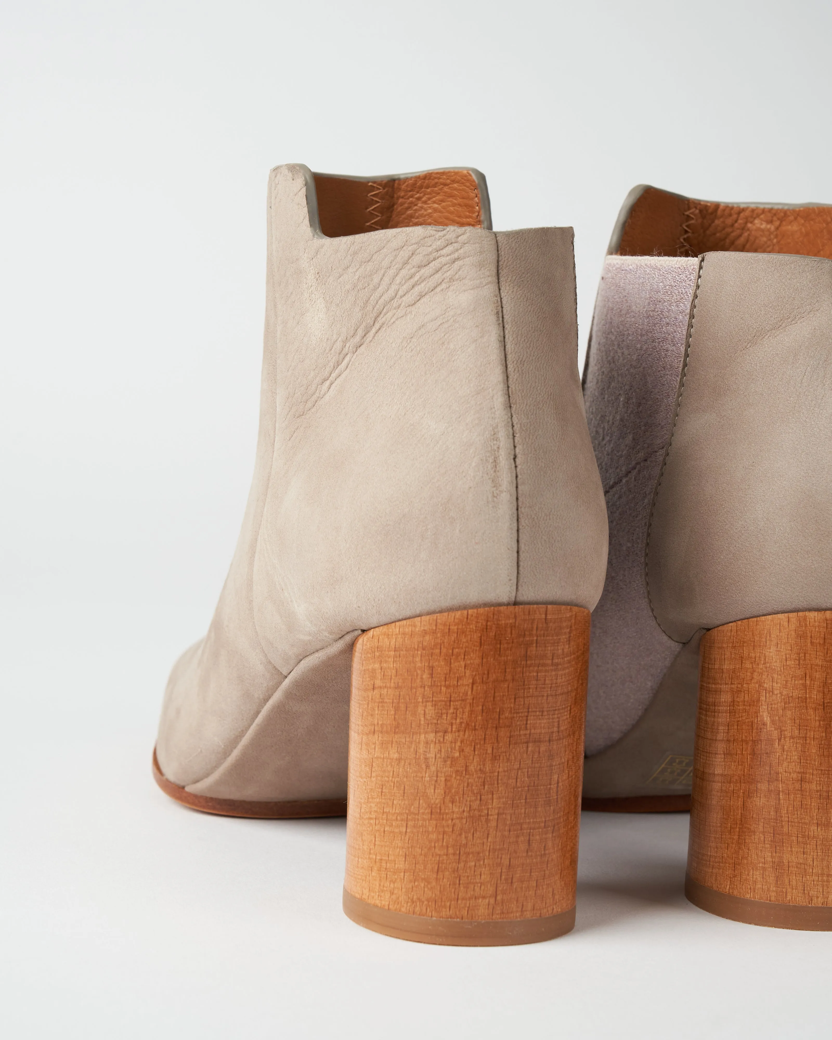 pavlova boot - long beach malto