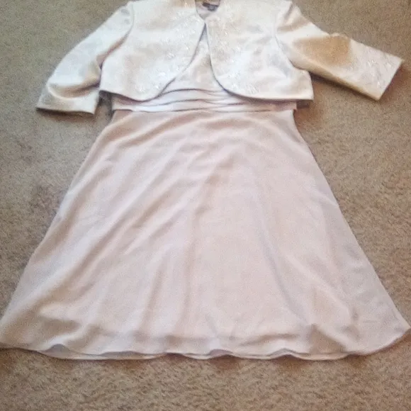 R &amp;M Richard Petite Women Formal Bridal Evening Wedding Prom Dress  14P