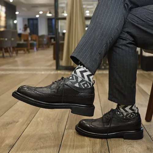 Round toe brogue engraved business casual leather shoes