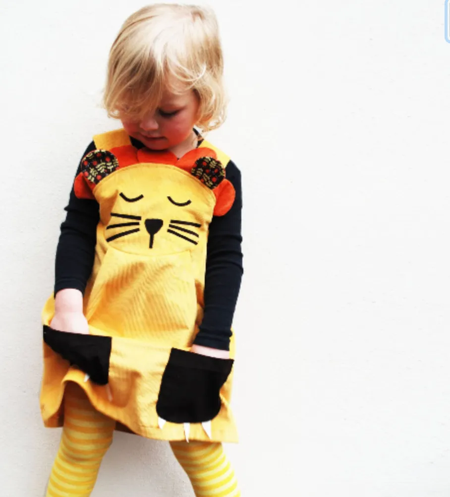 Sleepy lion pinafore dress up
