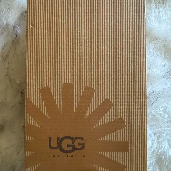 UGG K Ryder Size 10 Kids/Girls Pink New (unused) in Original Box