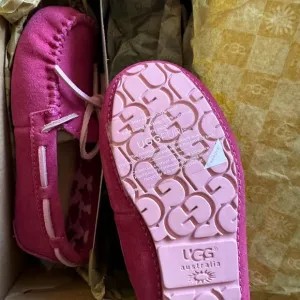 UGG K Ryder Size 10 Kids/Girls Pink New (unused) in Original Box