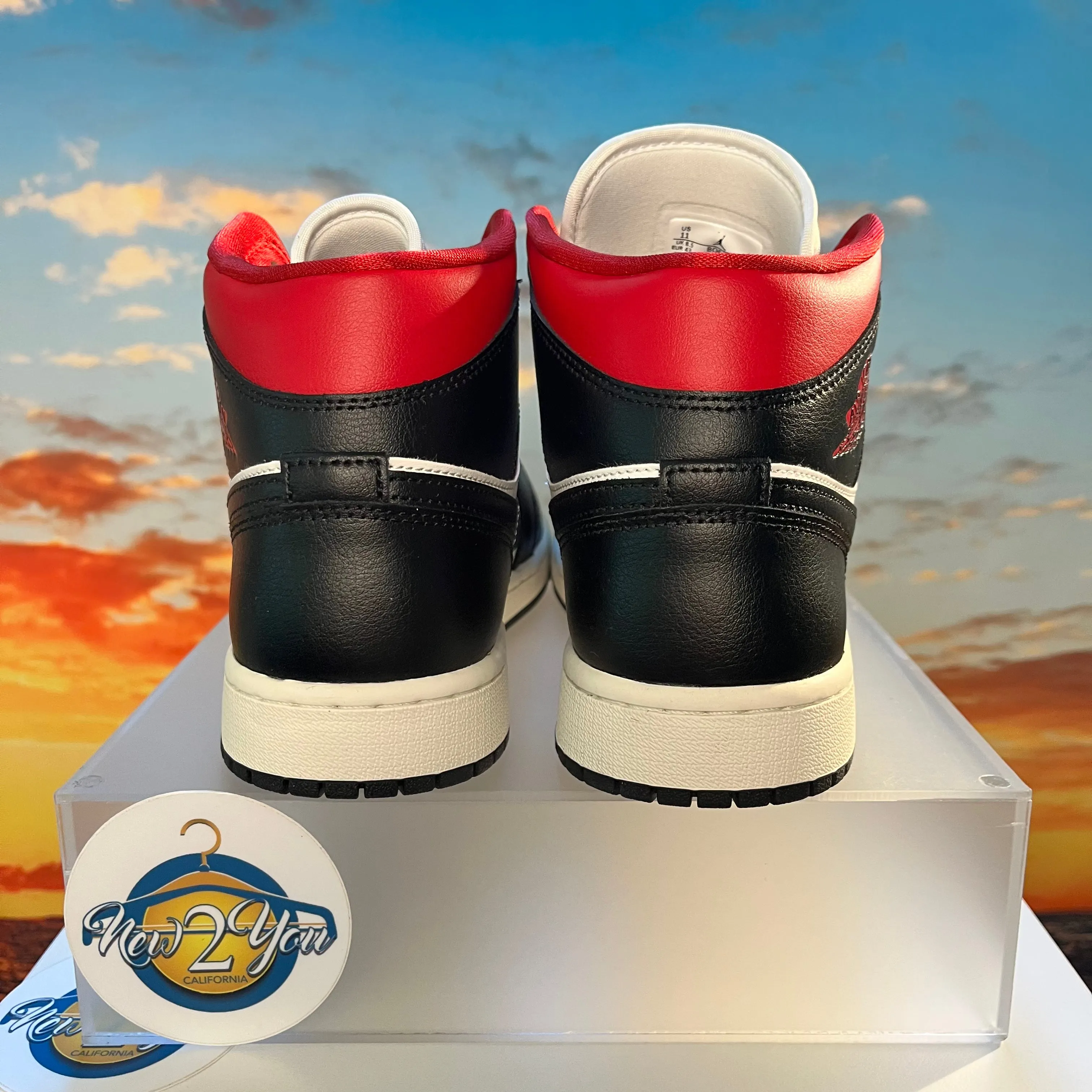 Wmns Air Jordan 1 Mid 'Black Sail Gym Red'