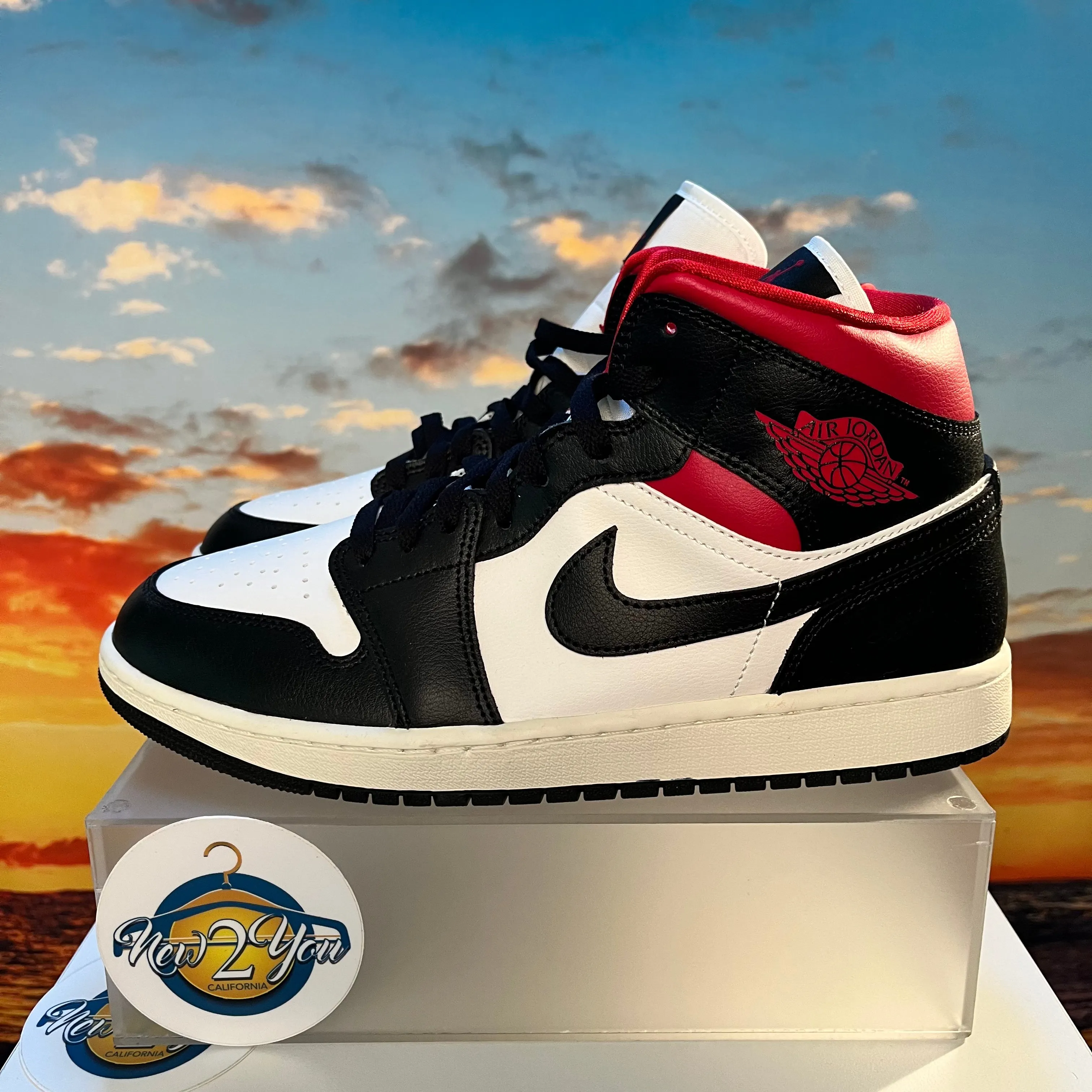 Wmns Air Jordan 1 Mid 'Black Sail Gym Red'